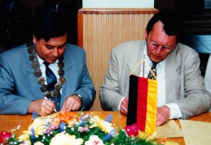 Vertragsunterzeichnung Mai 1996